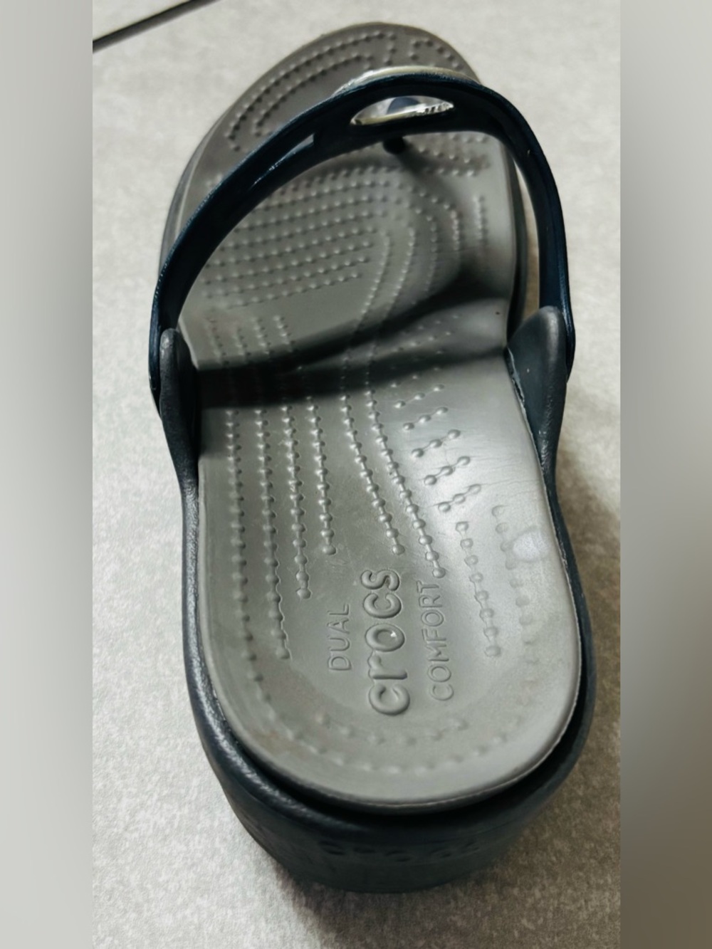 Crocs Sanrah Silver Circle Wedge Sandals - Picture 8 of 11